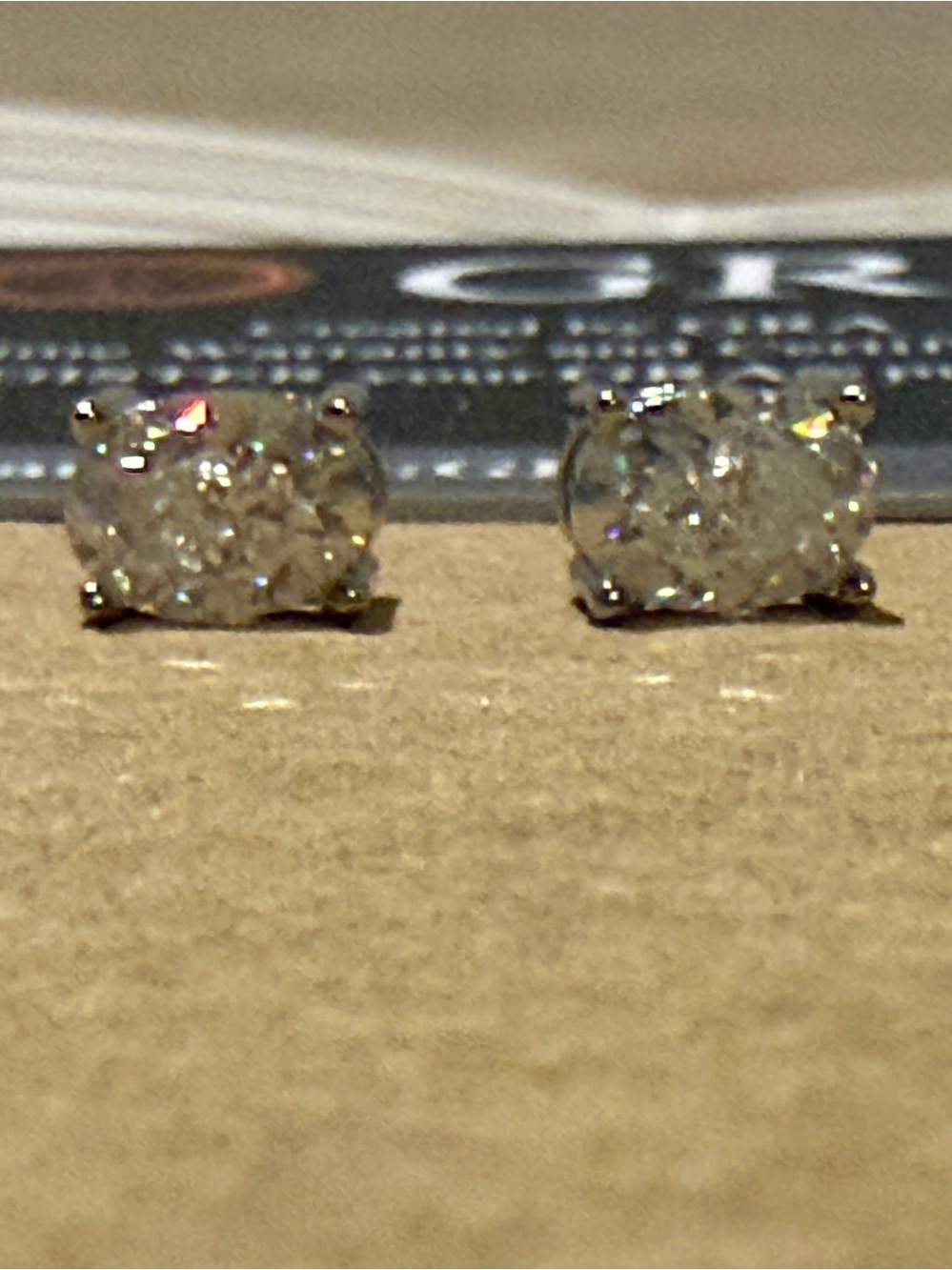 MOISSANITE /Oval
1.Oct* • Color:D Stud
Earrings Sterling Silver
Grade A
